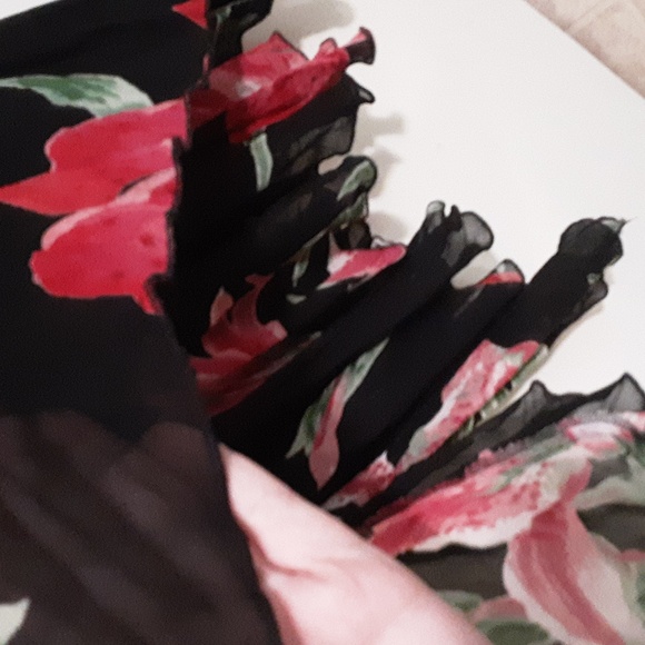 Floral V-Neck Dress - Picture 5 of 10